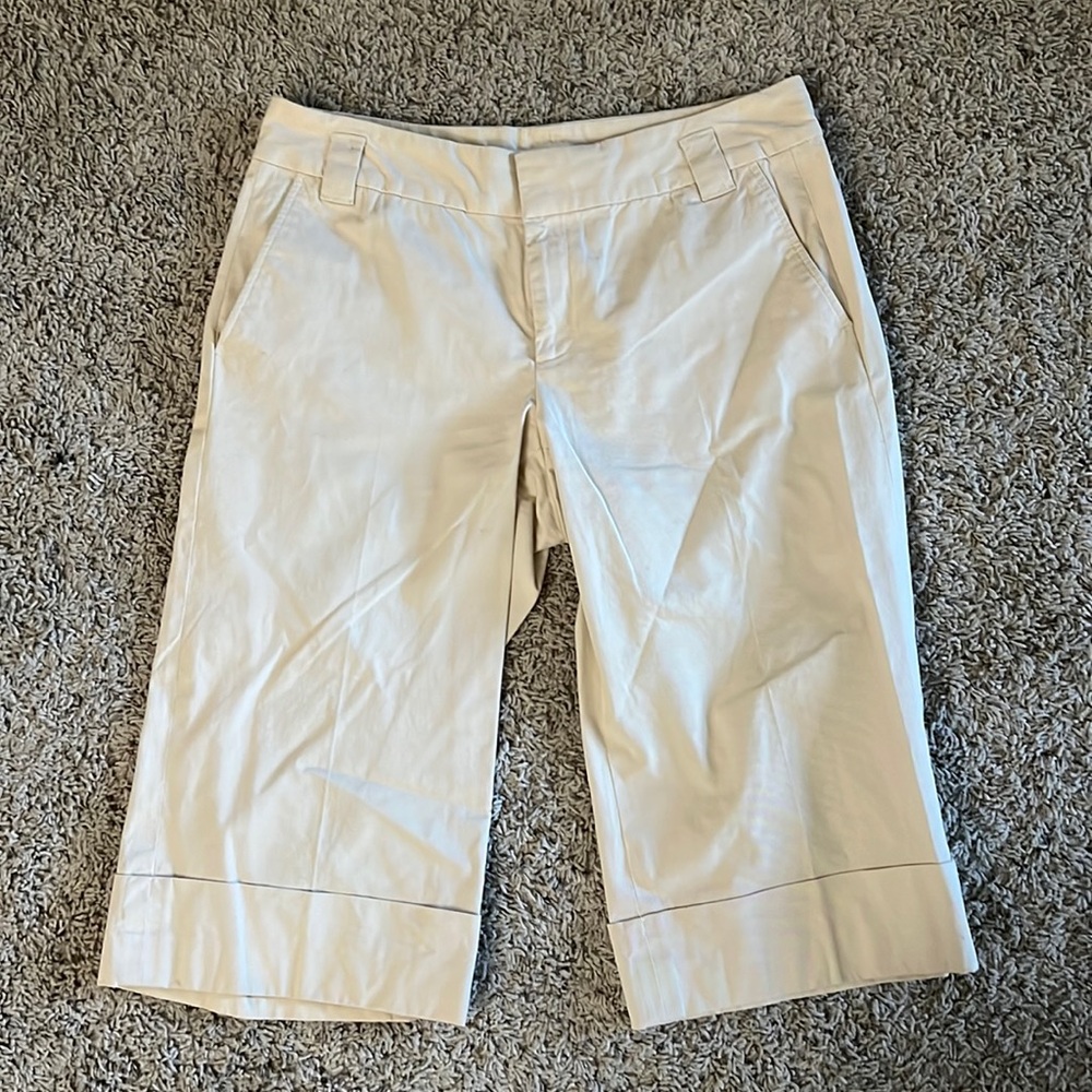 Banana Republic cream Capri pants with cuff legs